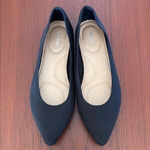Old Navy Women's Soft Knit Pointed Toe Black Flats- size 10
